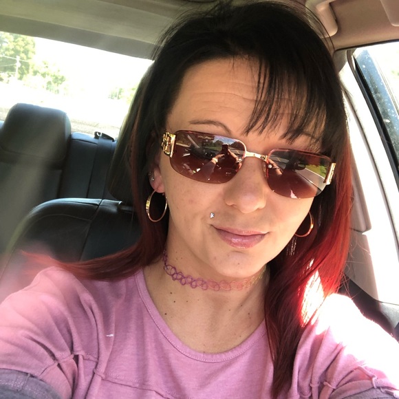 Meet your Posher, Chasity - Picture 3 of 3